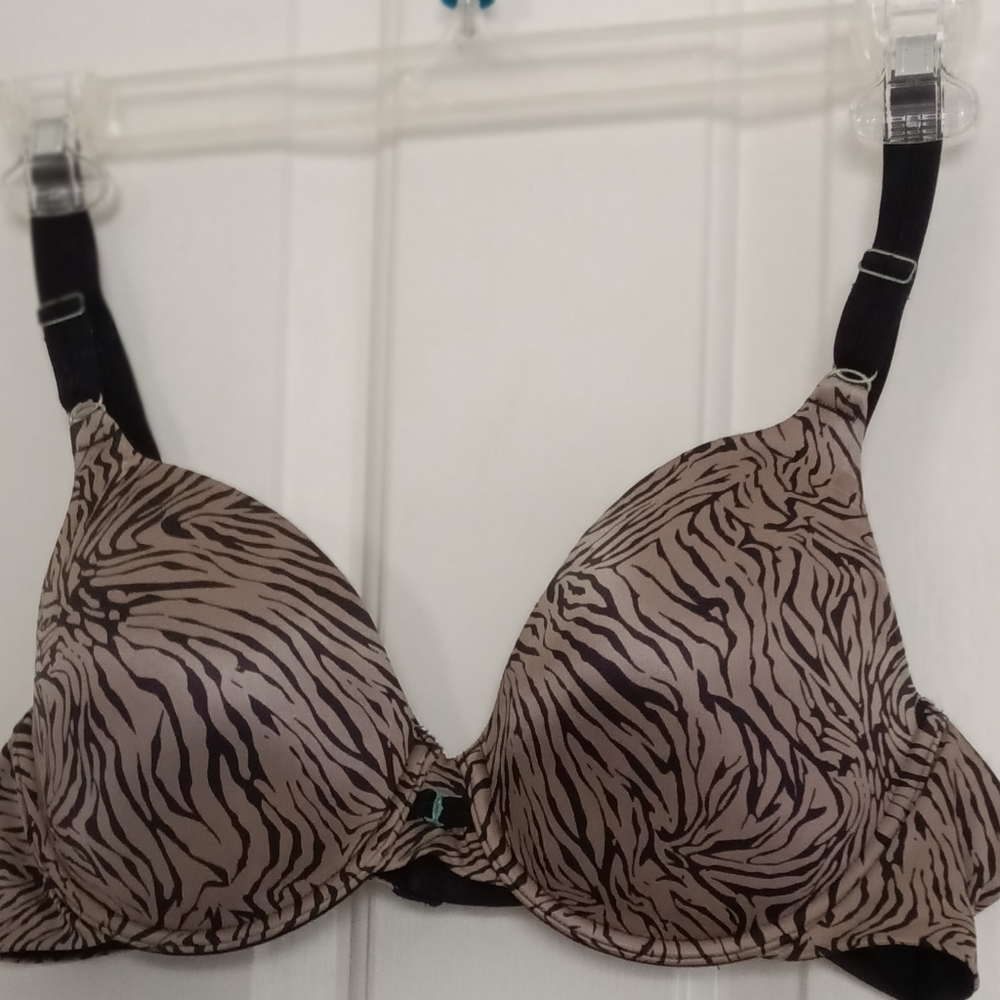 Vanity Fair UW, lightly padded bra in 38C. Beautiful animal print in tan & black
